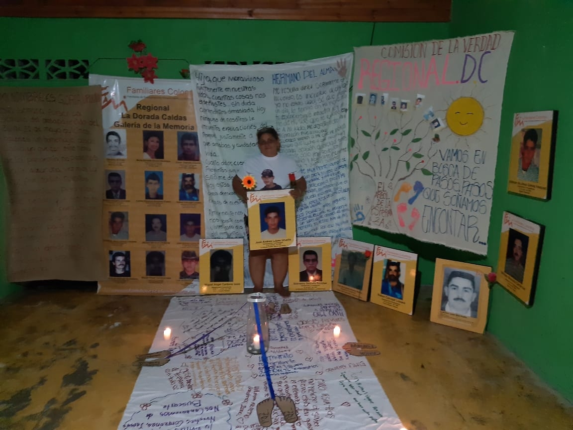 José Andres López Urueña fue desaparecido por las Autodefensas Campesinas del Magdalena Medio el 10 de febrero de 2001 en La Dorada Caldas.